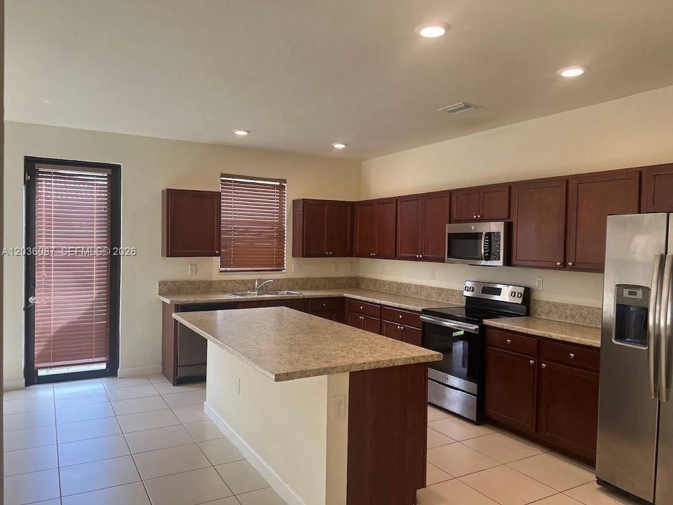 For Sale: $660,000 (5 beds, 3 baths, 3196 Square Feet)