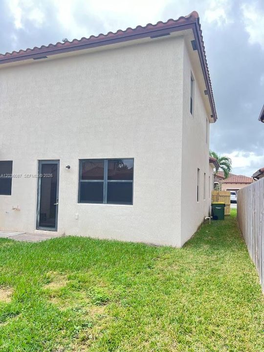 For Sale: $660,000 (5 beds, 3 baths, 3196 Square Feet)