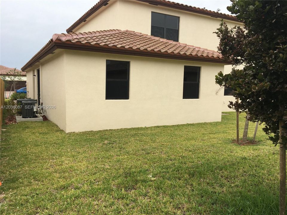 For Sale: $660,000 (5 beds, 3 baths, 3196 Square Feet)
