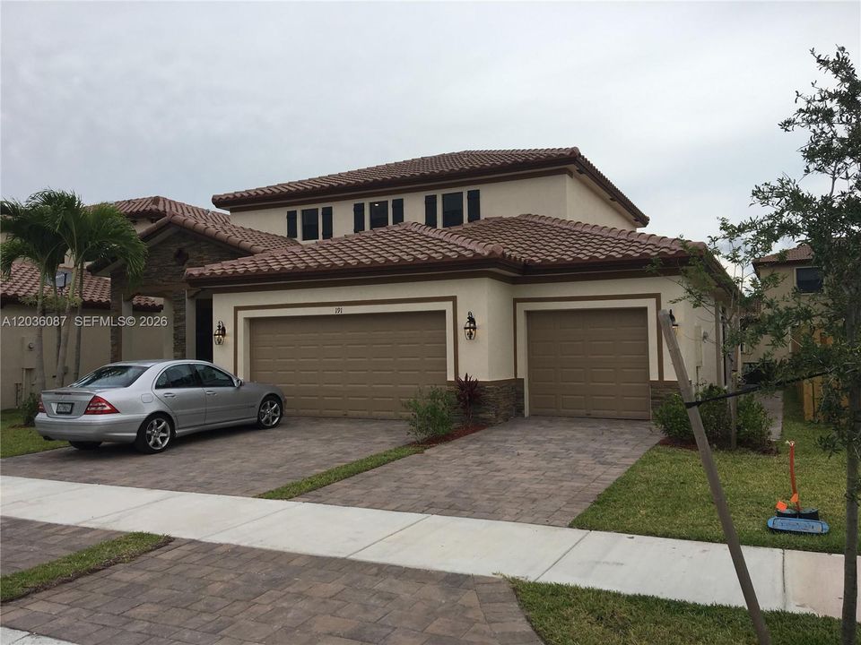 For Sale: $660,000 (5 beds, 3 baths, 3196 Square Feet)