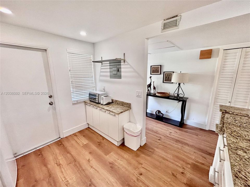 For Sale: $245,000 (2 beds, 2 baths, 1064 Square Feet)
