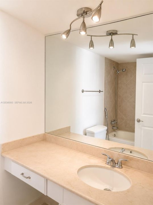 For Sale: $330,000 (2 beds, 2 baths, 1326 Square Feet)