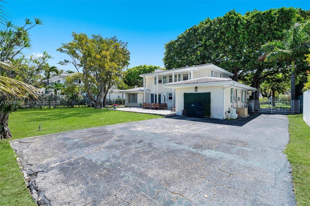 En Venta: $10,900,000 (3 camas, 2 baños, 2322 Pies cuadrados)