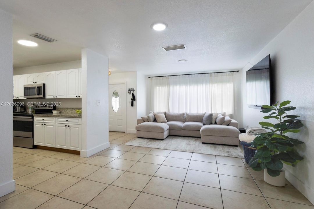 En Venta: $540,000 (4 camas, 2 baños, 1444 Pies cuadrados)