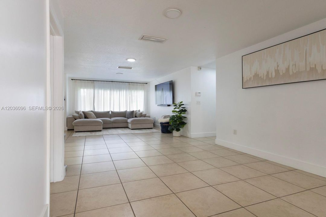 En Venta: $540,000 (4 camas, 2 baños, 1444 Pies cuadrados)