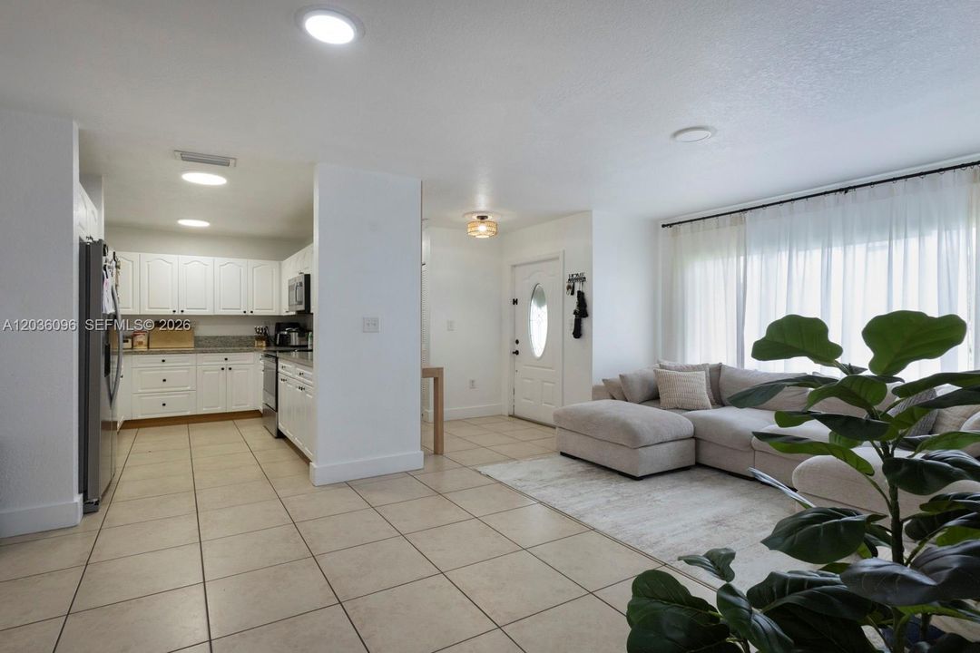 En Venta: $540,000 (4 camas, 2 baños, 1444 Pies cuadrados)