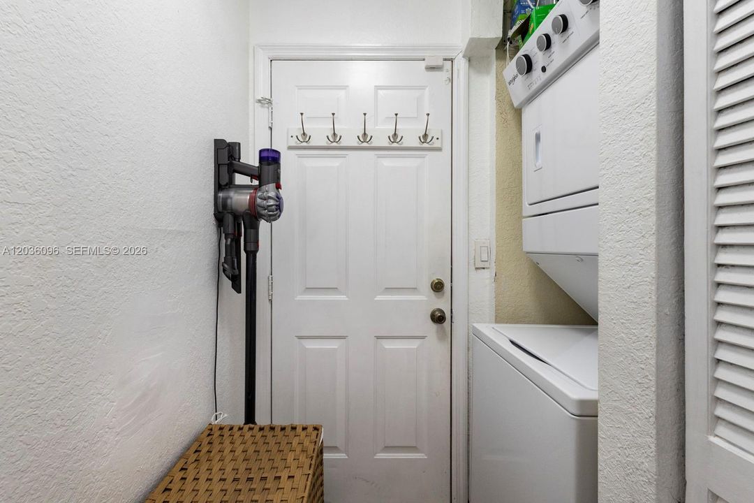 En Venta: $540,000 (4 camas, 2 baños, 1444 Pies cuadrados)