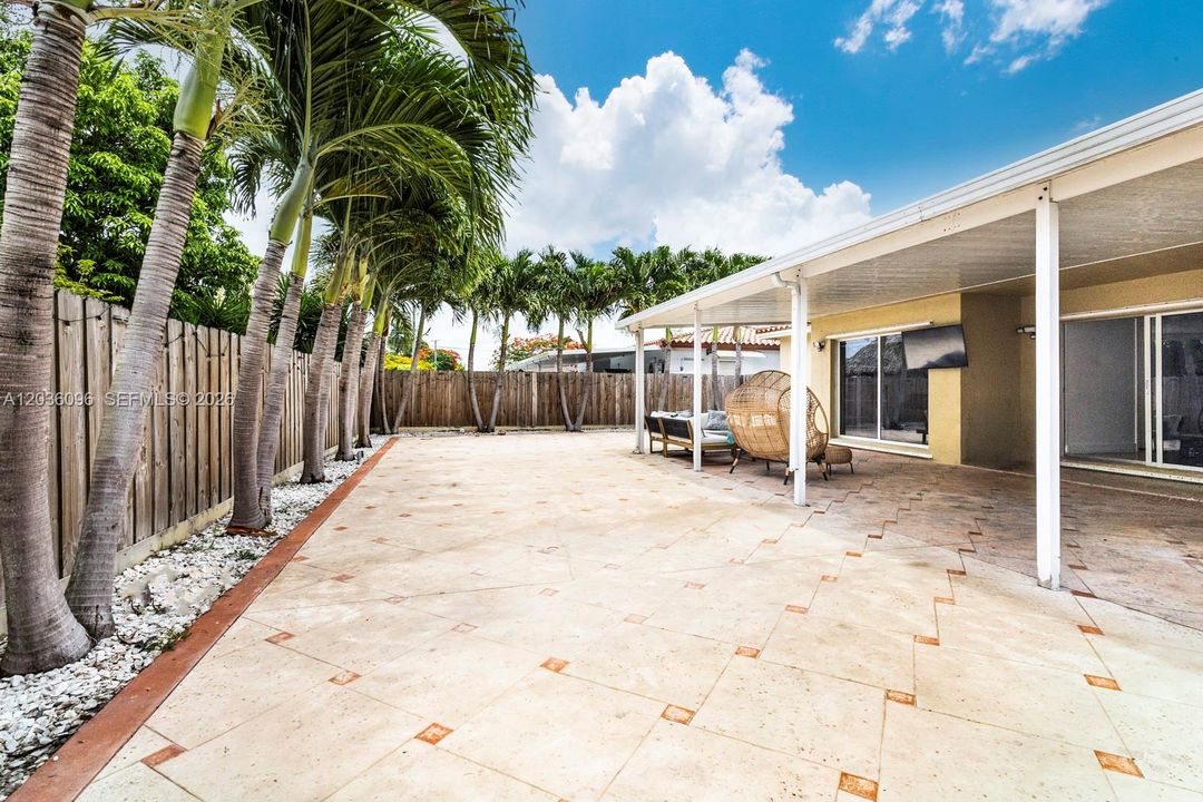 En Venta: $540,000 (4 camas, 2 baños, 1444 Pies cuadrados)