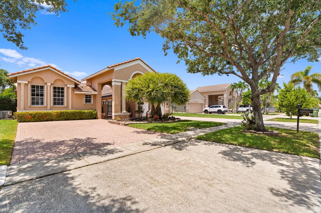 Exterior & Curb Appeal
