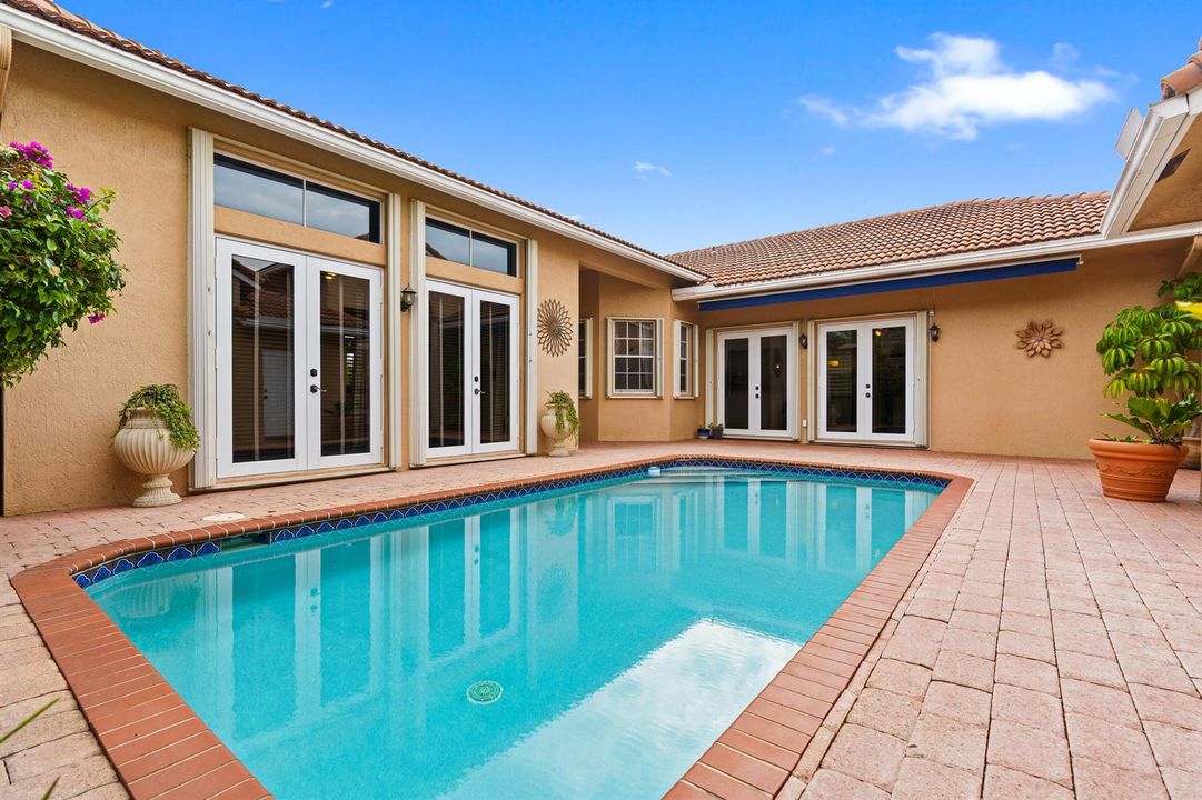 Resort-Style Courtyard