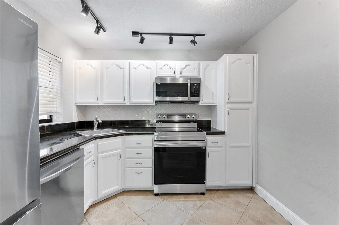 09-3873 NW 35th St #1505_009