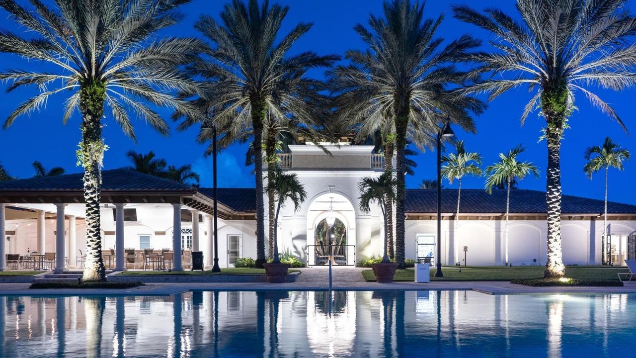 TesoroClub_Pool_1_1920