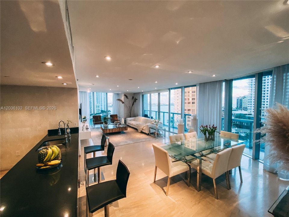 En Venta: $1,800,000 (3 camas, 2 baños, 1977 Pies cuadrados)