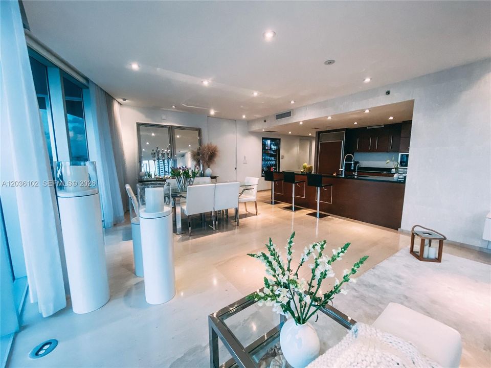 En Venta: $1,800,000 (3 camas, 2 baños, 1977 Pies cuadrados)