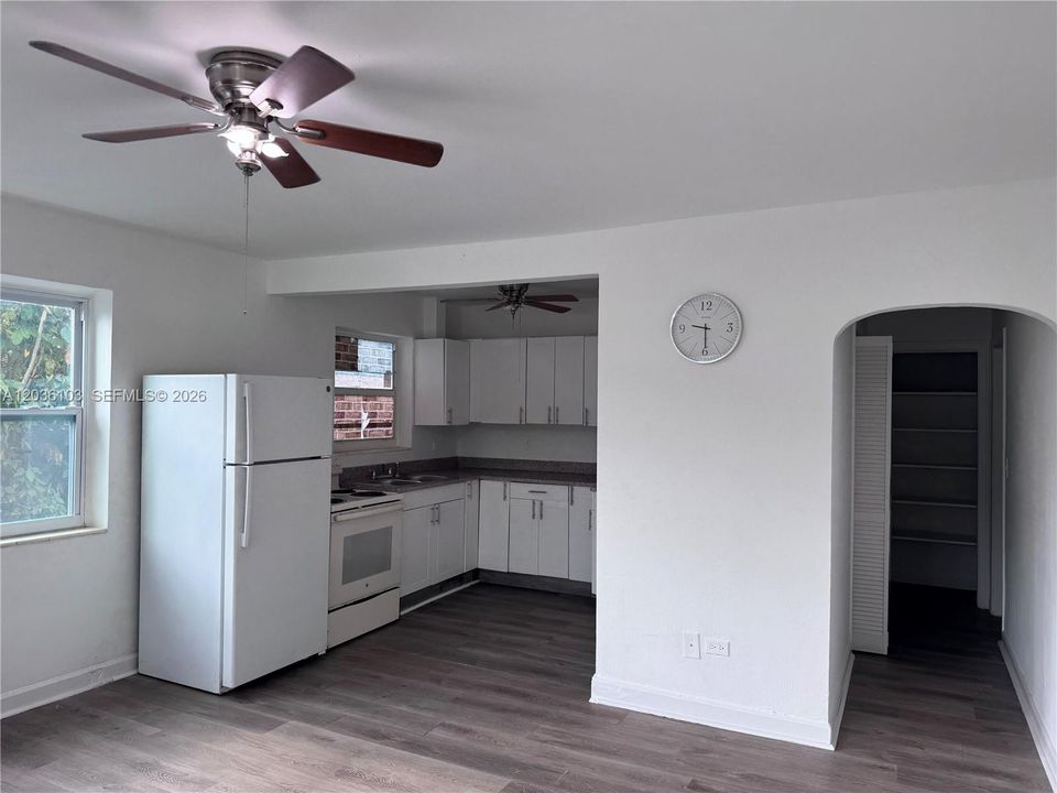 For Rent: $1,800 (1 beds, 1 baths, 550 Square Feet)