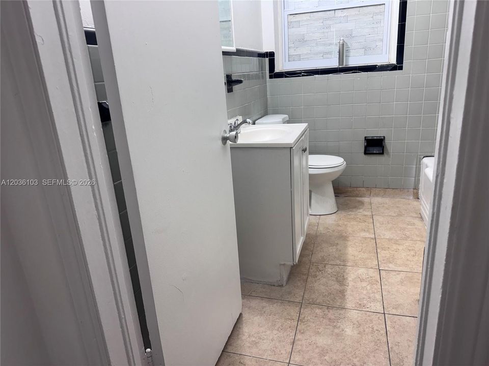 For Rent: $1,800 (1 beds, 1 baths, 550 Square Feet)