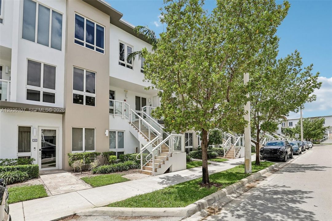 En Venta: $549,900 (3 camas, 2 baños, 1689 Pies cuadrados)
