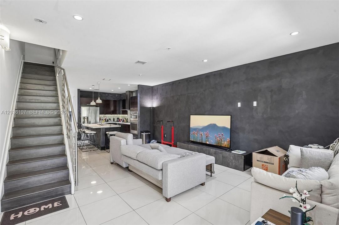 En Venta: $549,900 (3 camas, 2 baños, 1689 Pies cuadrados)