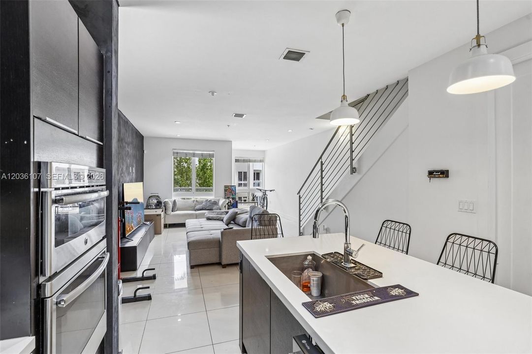 En Venta: $549,900 (3 camas, 2 baños, 1689 Pies cuadrados)