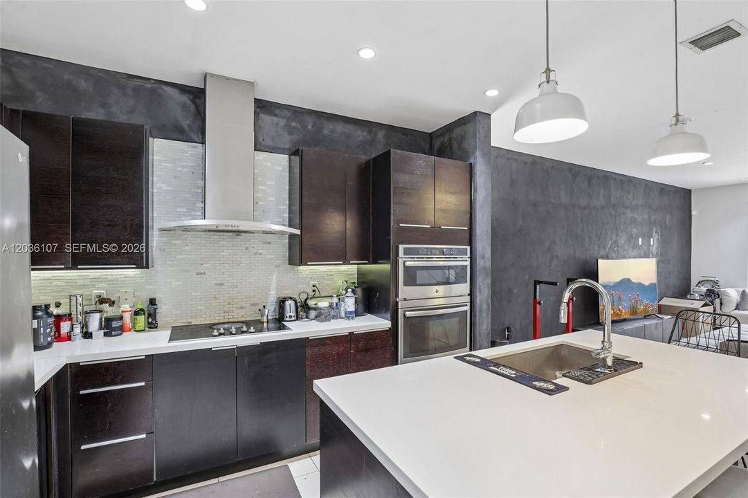En Venta: $549,900 (3 camas, 2 baños, 1689 Pies cuadrados)