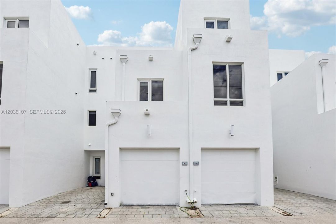 En Venta: $549,900 (3 camas, 2 baños, 1689 Pies cuadrados)