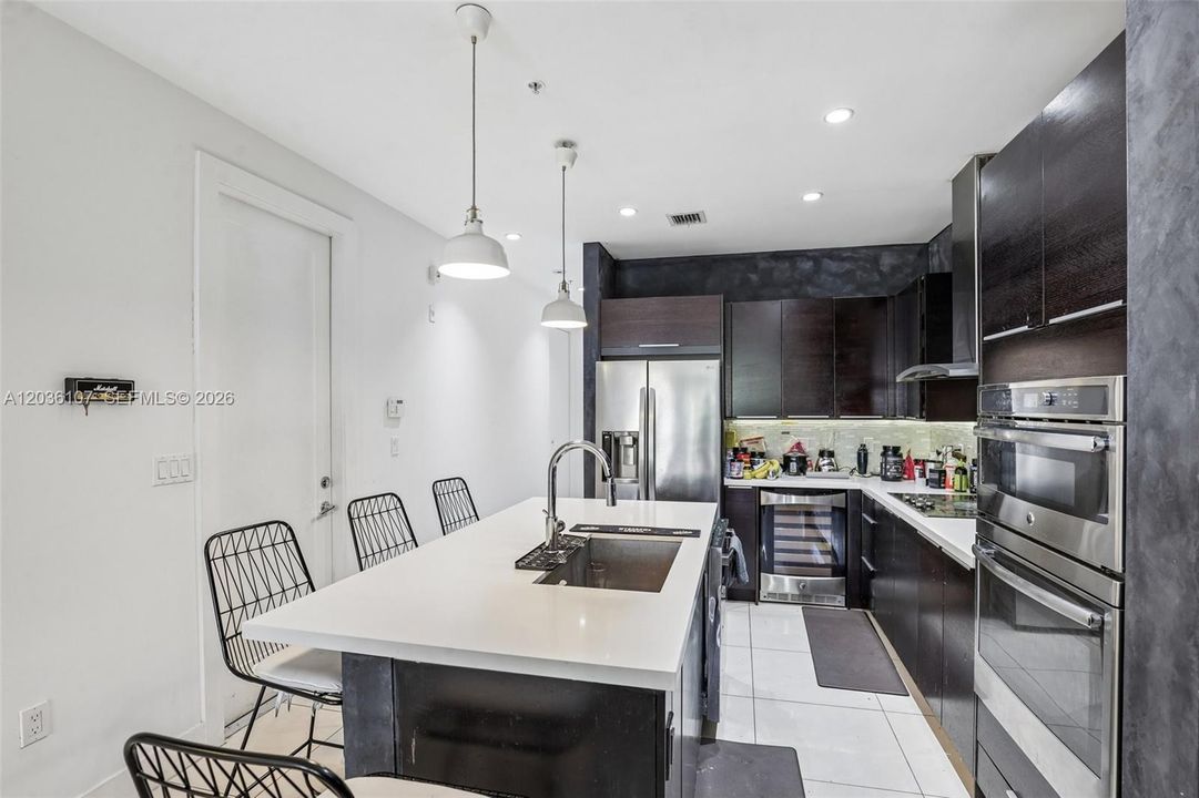 En Venta: $549,900 (3 camas, 2 baños, 1689 Pies cuadrados)