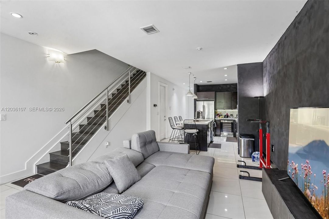 En Venta: $549,900 (3 camas, 2 baños, 1689 Pies cuadrados)