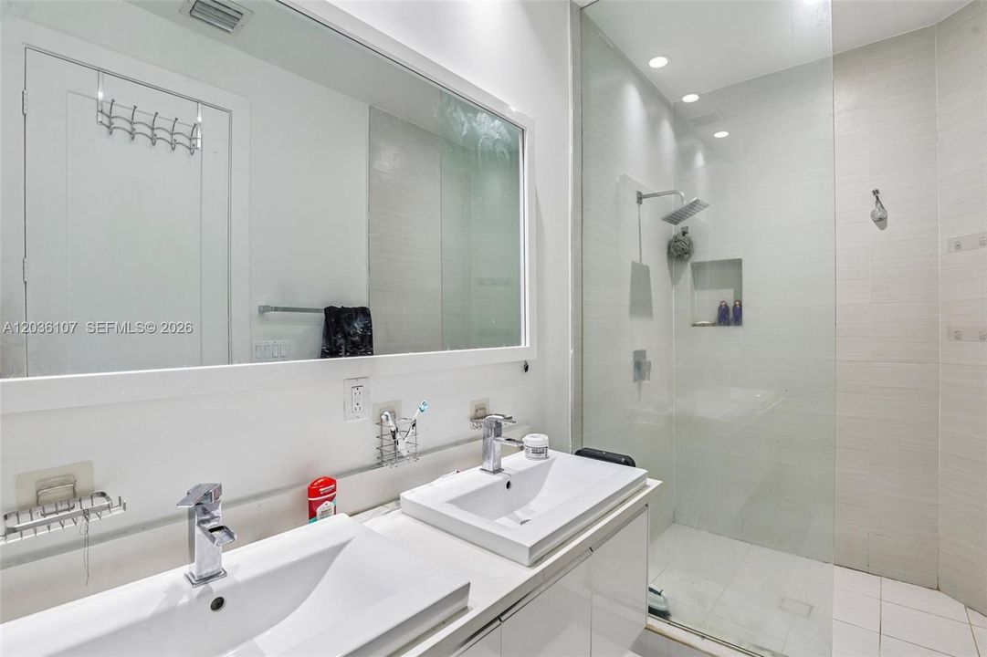 En Venta: $549,900 (3 camas, 2 baños, 1689 Pies cuadrados)