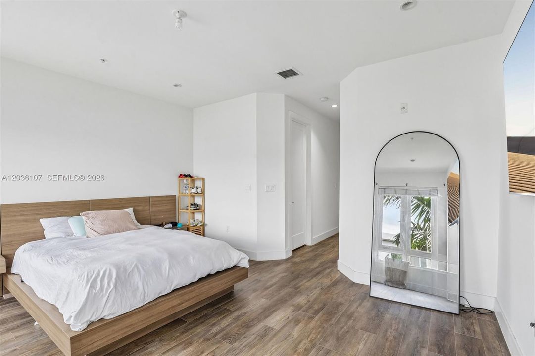 En Venta: $549,900 (3 camas, 2 baños, 1689 Pies cuadrados)