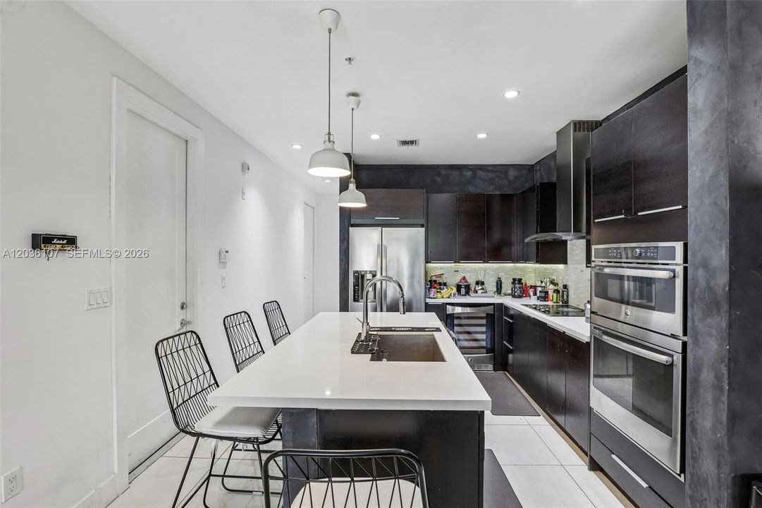 En Venta: $549,900 (3 camas, 2 baños, 1689 Pies cuadrados)