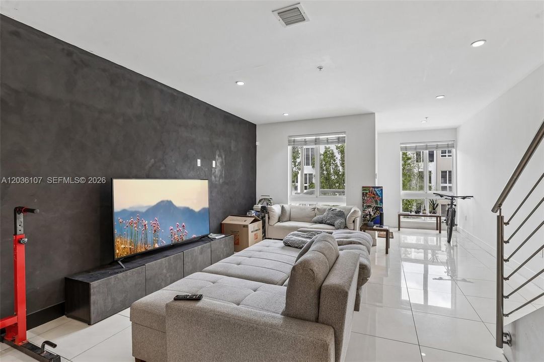 En Venta: $549,900 (3 camas, 2 baños, 1689 Pies cuadrados)