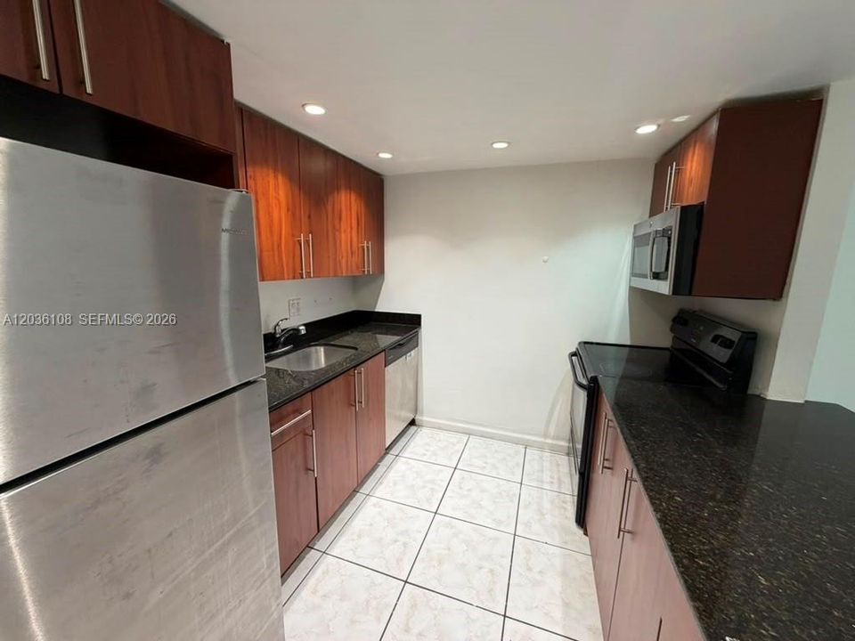 For Rent: $1,750 (1 beds, 1 baths, 1080 Square Feet)