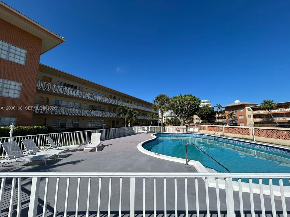 For Rent: $1,750 (1 beds, 1 baths, 1080 Square Feet)