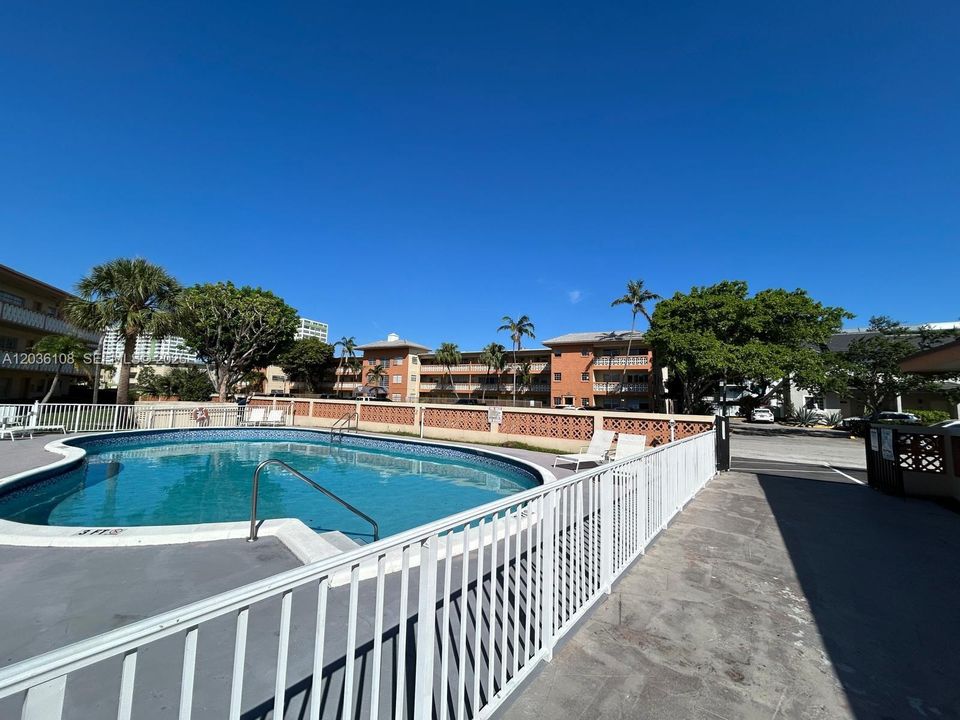 For Rent: $1,750 (1 beds, 1 baths, 1080 Square Feet)