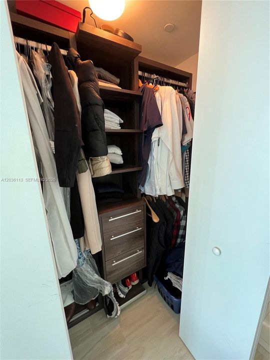 For Rent: $4,300 (1 beds, 2 baths, 995 Square Feet)