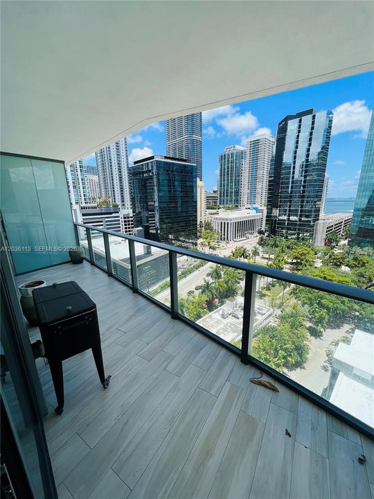 For Rent: $4,300 (1 beds, 2 baths, 995 Square Feet)