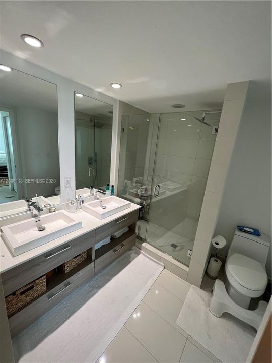 For Rent: $4,300 (1 beds, 2 baths, 995 Square Feet)
