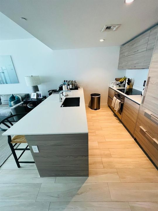 For Rent: $4,300 (1 beds, 2 baths, 995 Square Feet)