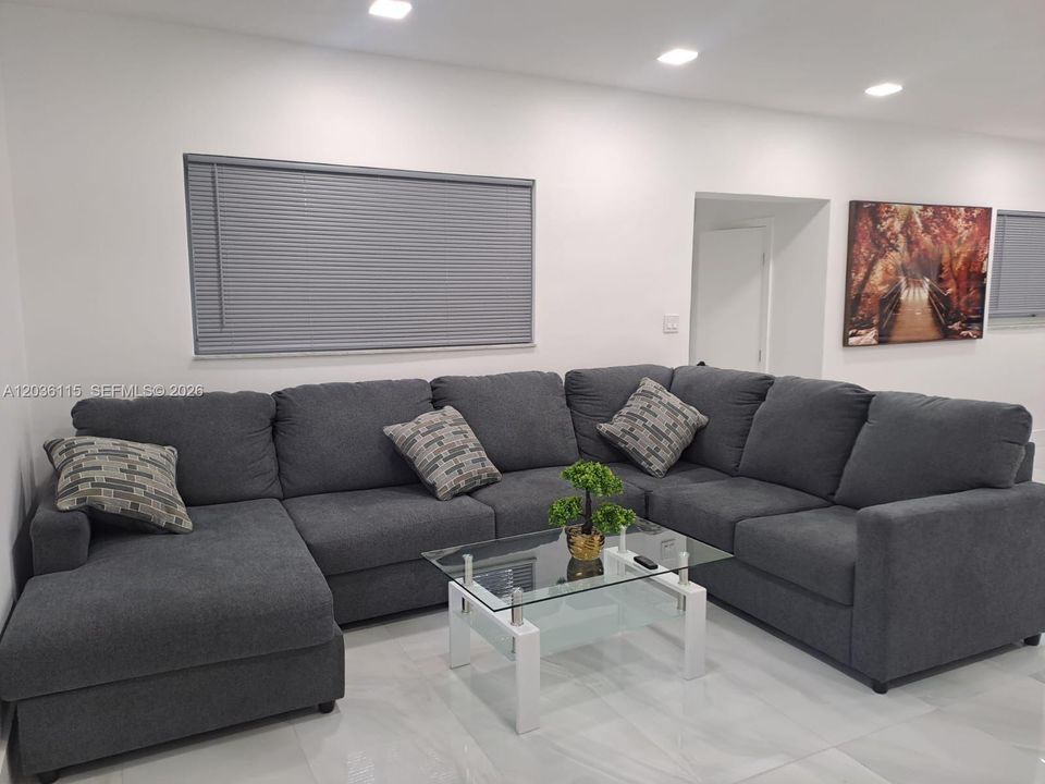 En Renta: $4,600 (3 camas, 2 baños, 1704 Pies cuadrados)