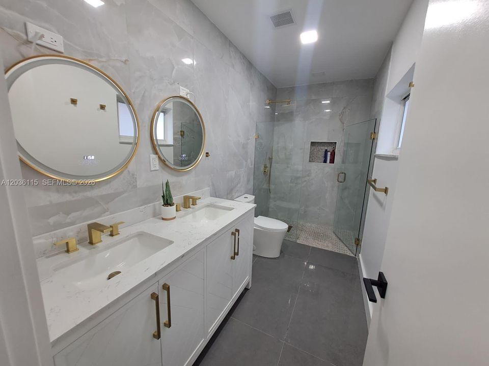 En Renta: $4,600 (3 camas, 2 baños, 1704 Pies cuadrados)