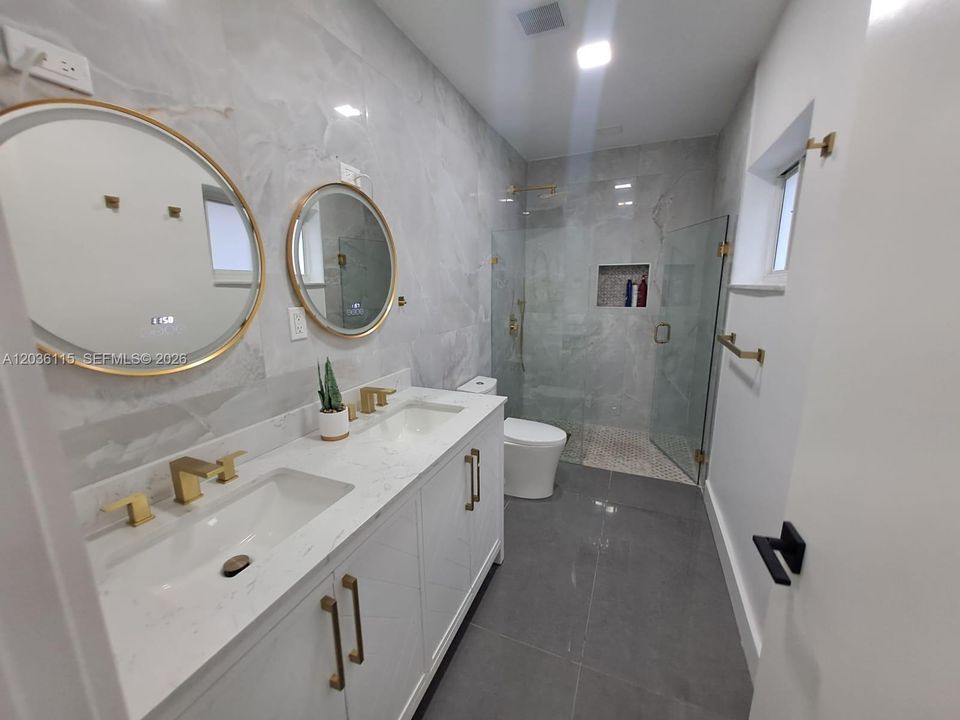En Renta: $4,600 (3 camas, 2 baños, 1704 Pies cuadrados)