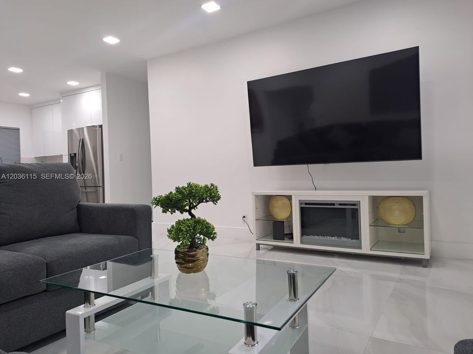 En Renta: $4,600 (3 camas, 2 baños, 1704 Pies cuadrados)