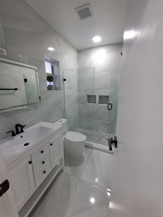 En Renta: $4,600 (3 camas, 2 baños, 1704 Pies cuadrados)