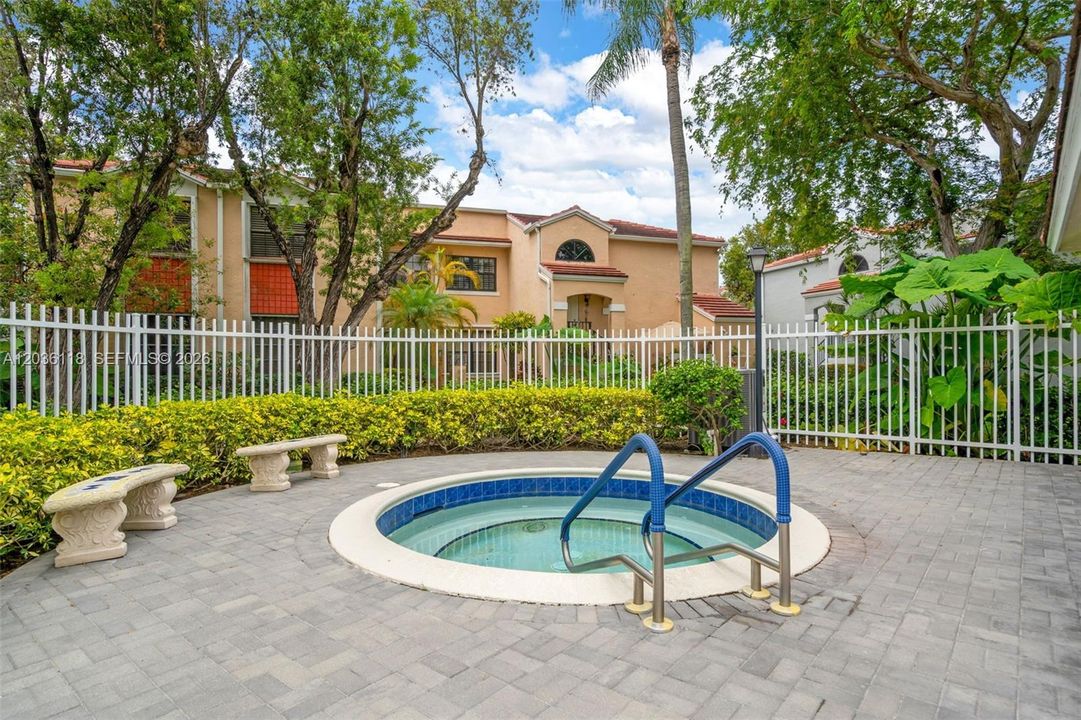En Venta: $320,000 (2 camas, 2 baños, 1000 Pies cuadrados)