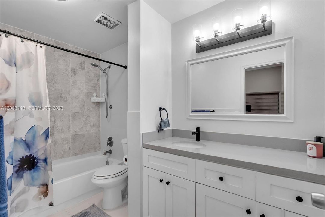 En Venta: $320,000 (2 camas, 2 baños, 1000 Pies cuadrados)