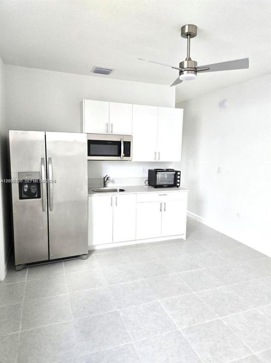 For Rent: $1,900 (1 beds, 1 baths, 3033 Square Feet)