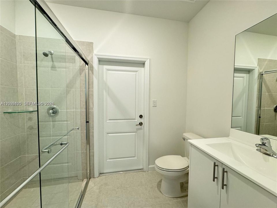 For Rent: $1,900 (1 beds, 1 baths, 3033 Square Feet)