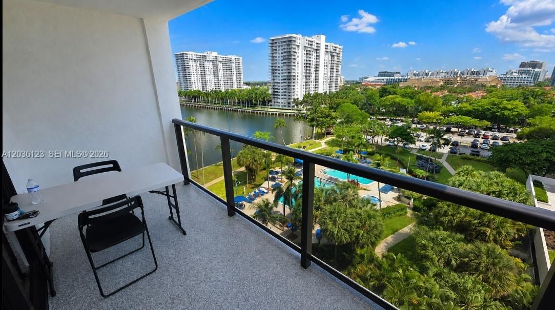 En Venta: $246,000 (1 camas, 1 baños, 918 Pies cuadrados)