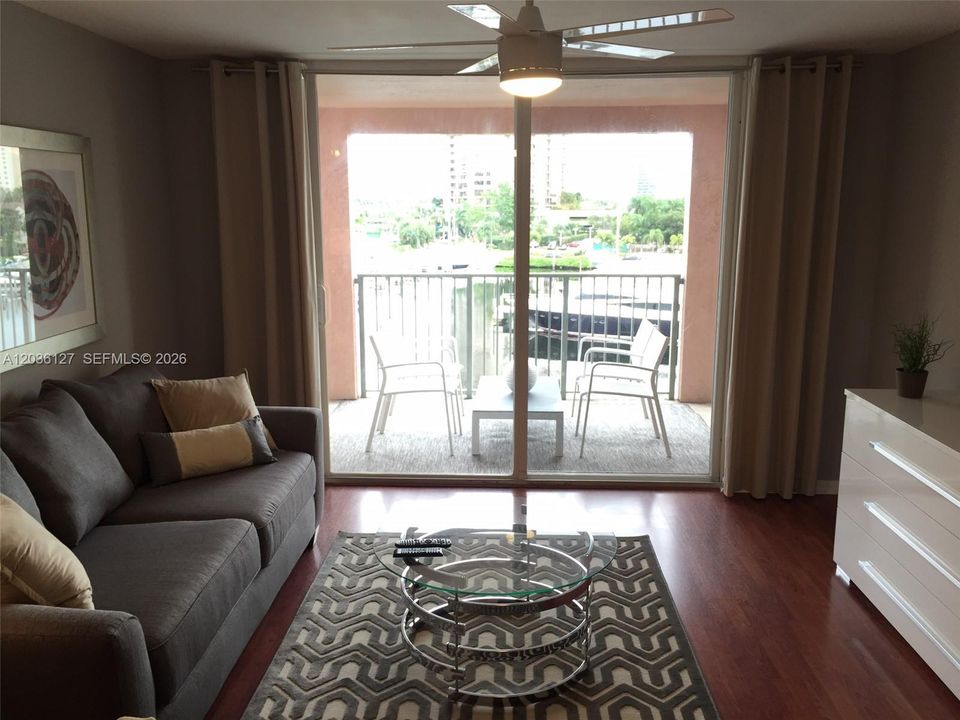 For Rent: $3,000 (2 beds, 2 baths, 1180 Square Feet)