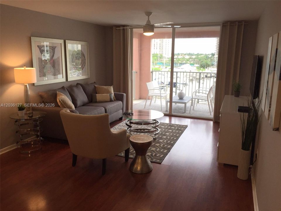 For Rent: $3,000 (2 beds, 2 baths, 1180 Square Feet)
